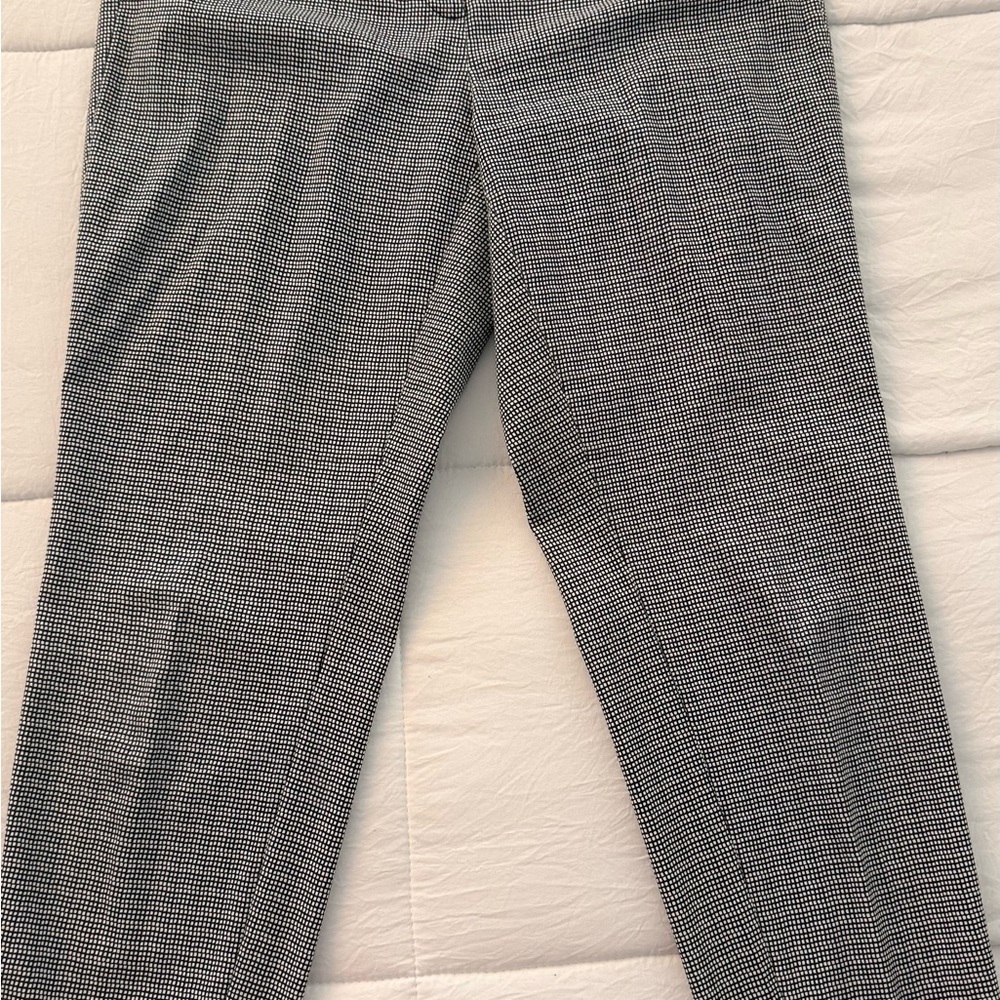 Stylish Black and White Checkered Women's Cropped Pants